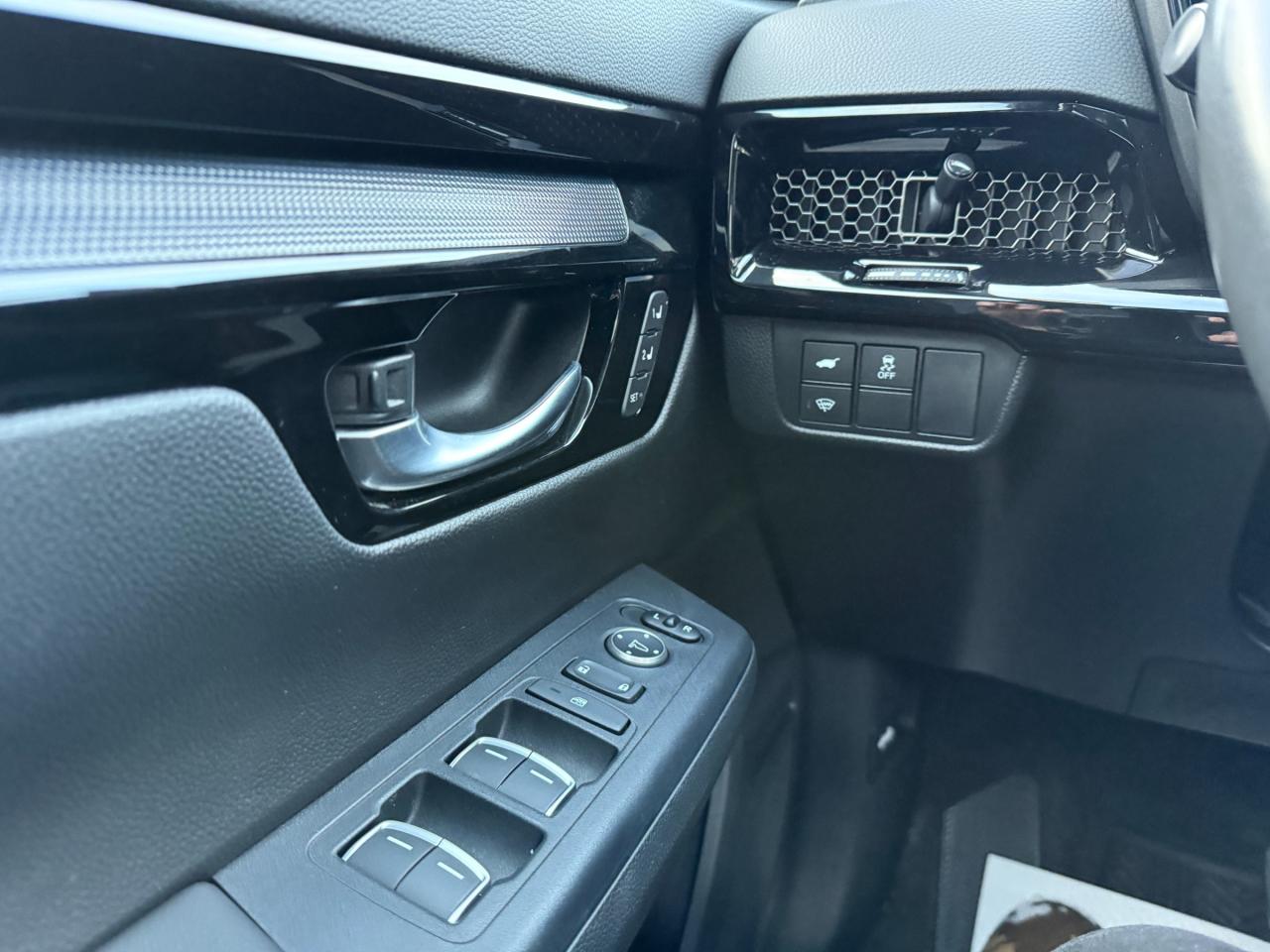 2024 Honda CR-V Hybrid Touring 4dr All-Wheel Drive Photo