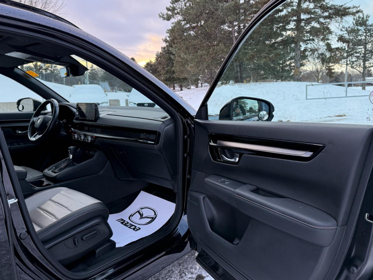 2024 Honda CR-V Hybrid Touring 4dr All-Wheel Drive Photo