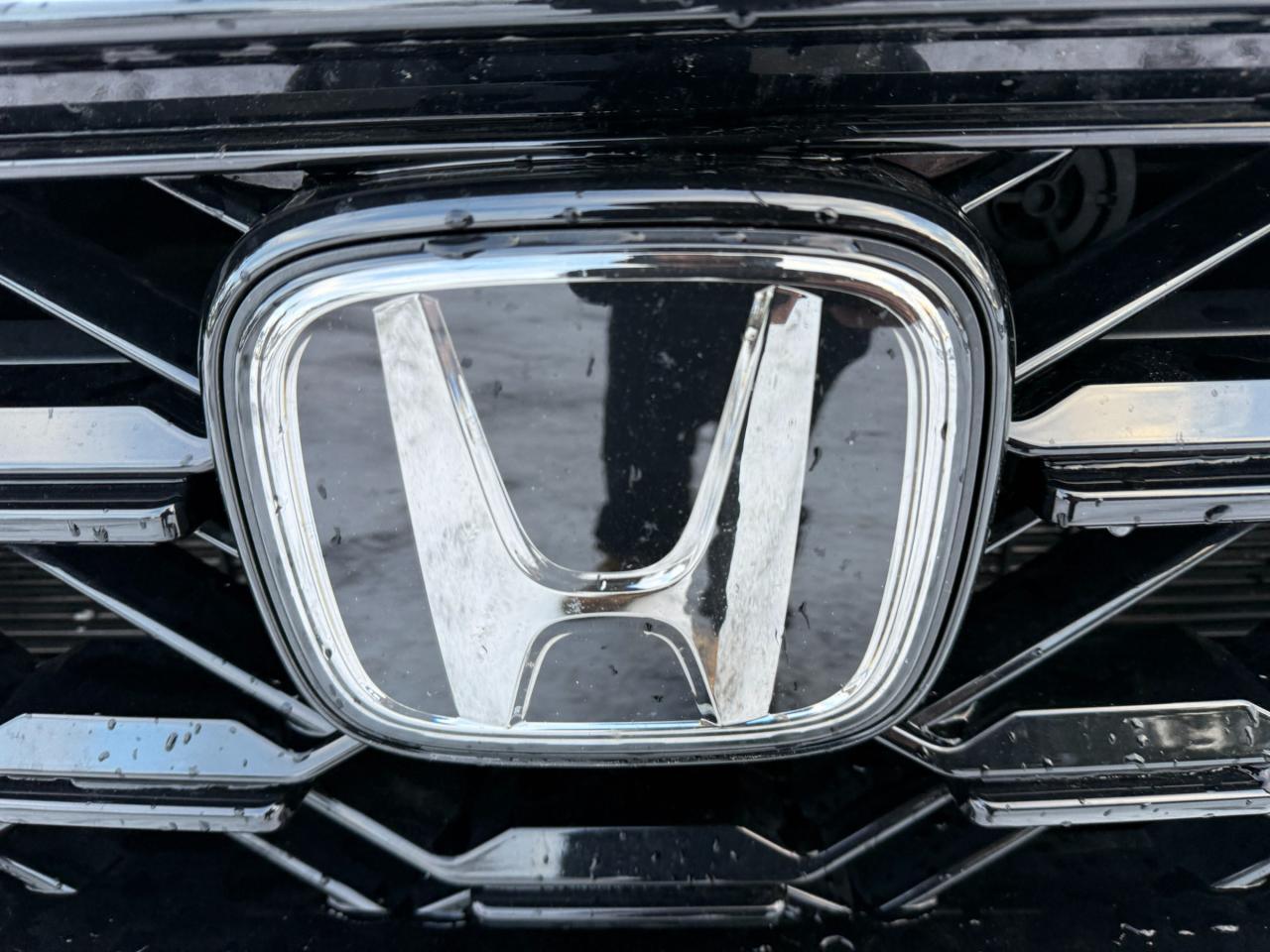 2024 Honda CR-V Hybrid Touring 4dr All-Wheel Drive Photo