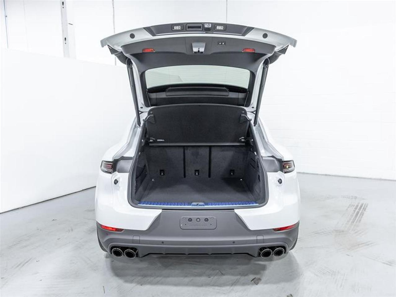 2026 Porsche Cayenne  Photo