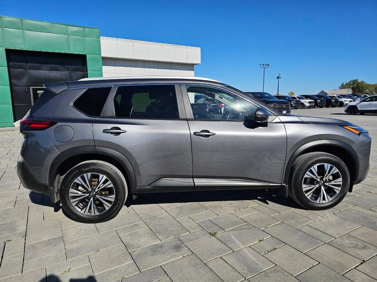 2023 Nissan Rogue SV Moonroof 4dr All-Wheel Drive Sport Utility Photo3