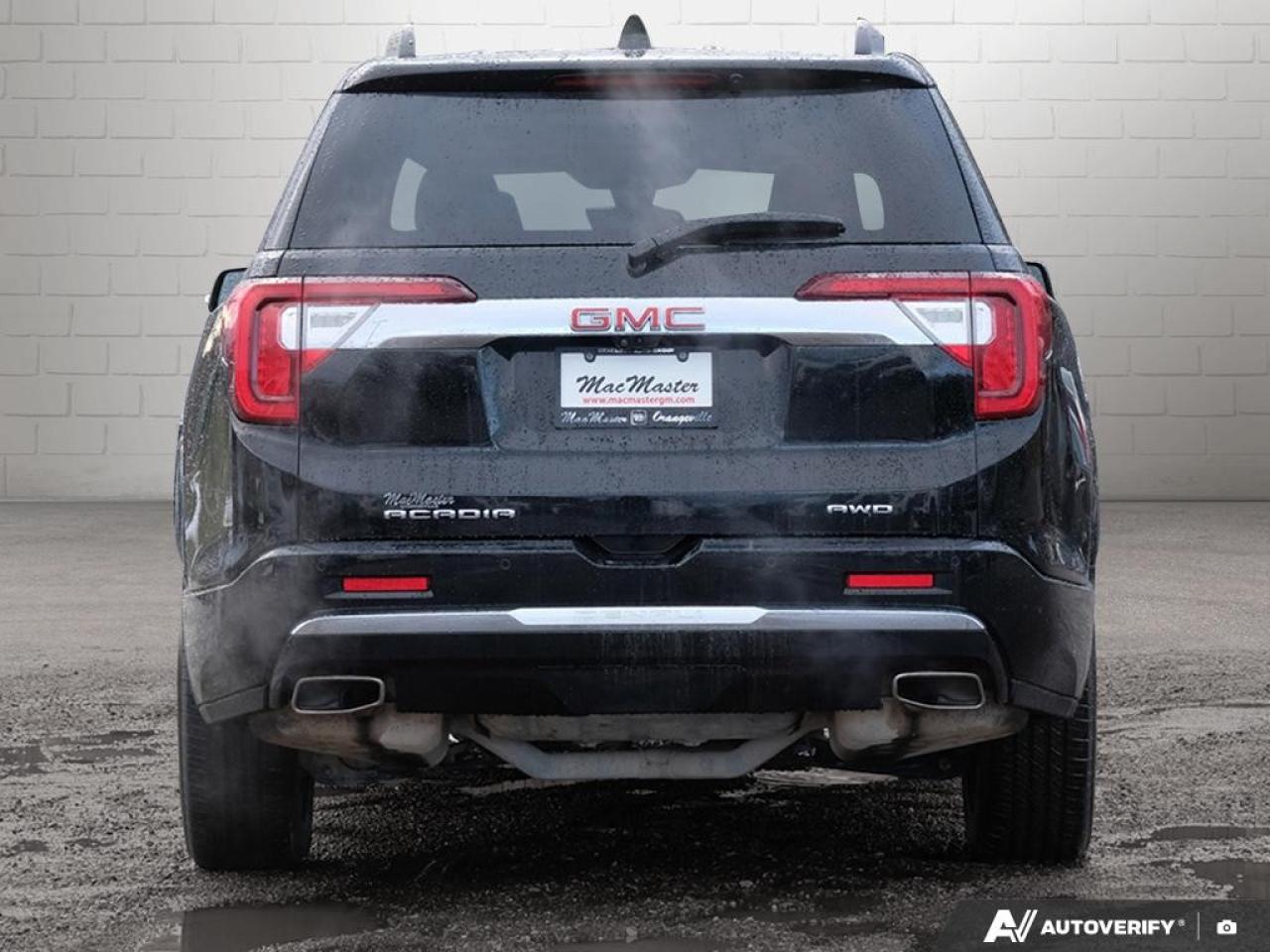 2023 GMC Acadia AWD DENALI Photo3
