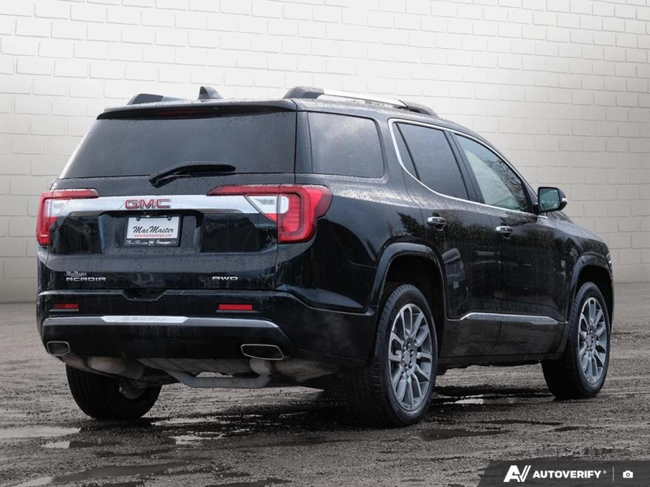 2023 GMC Acadia AWD DENALI Photo4