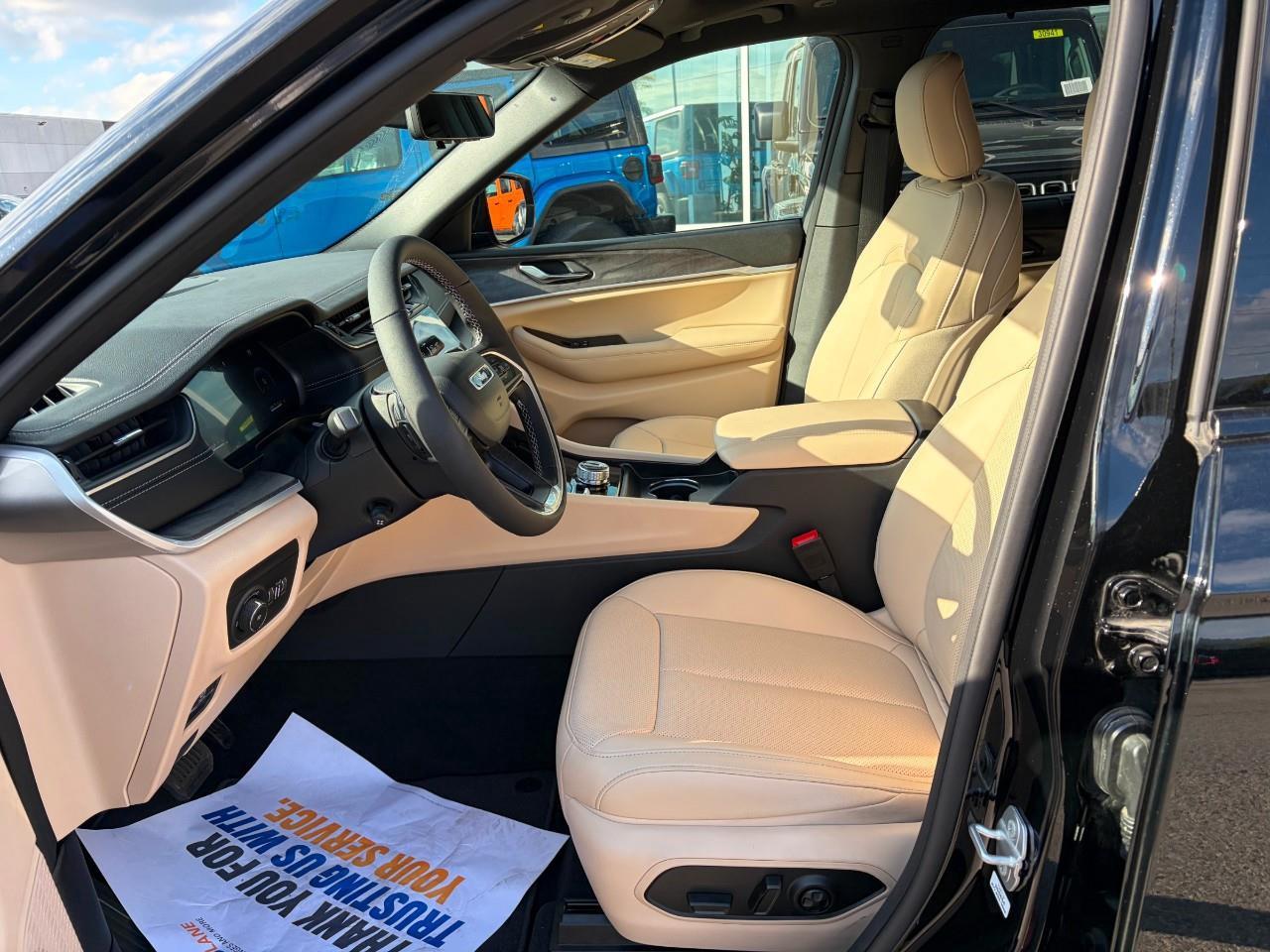 2025 Jeep Grand Cherokee Limited 4dr 4x4 Photo4