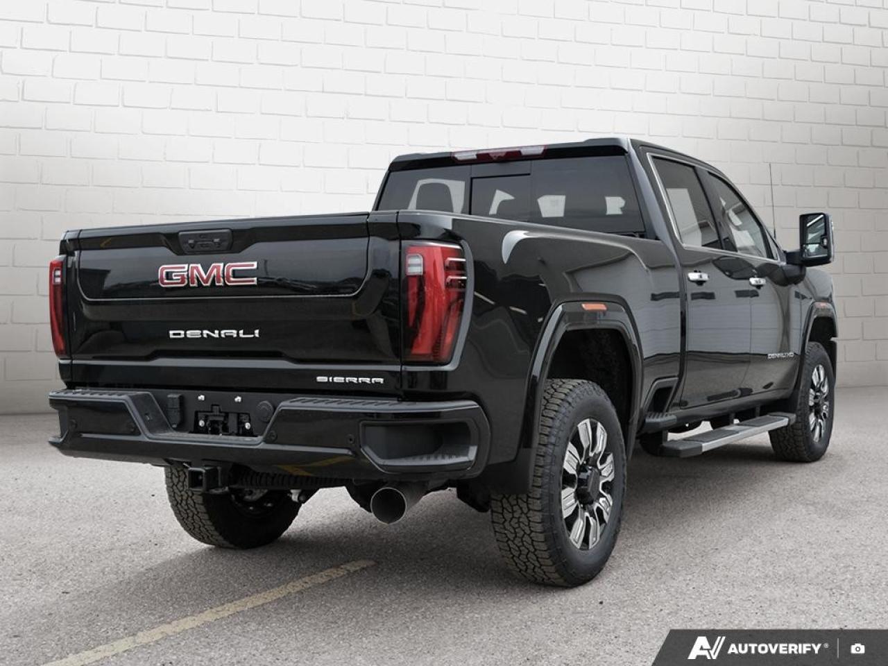 2025 GMC SIERRA 2500HD 4WD Crew Cab Standard Box Denali Photo4