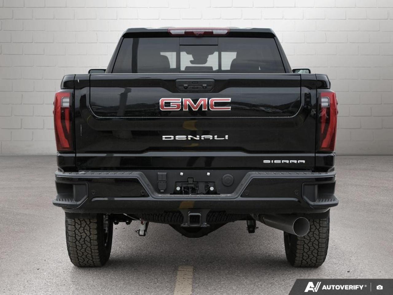 2025 GMC SIERRA 2500HD 4WD Crew Cab Standard Box Denali Photo3