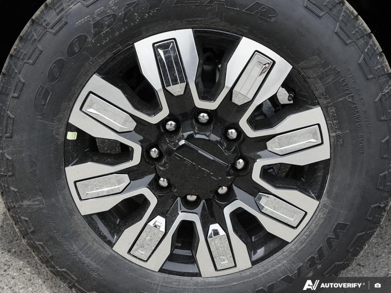 2025 GMC SIERRA 2500HD 4WD Crew Cab Standard Box Denali Photo