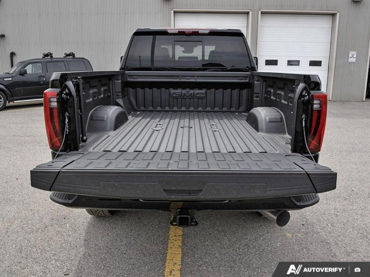 2025 GMC SIERRA 2500HD 4WD Crew Cab Standard Box Denali Photo