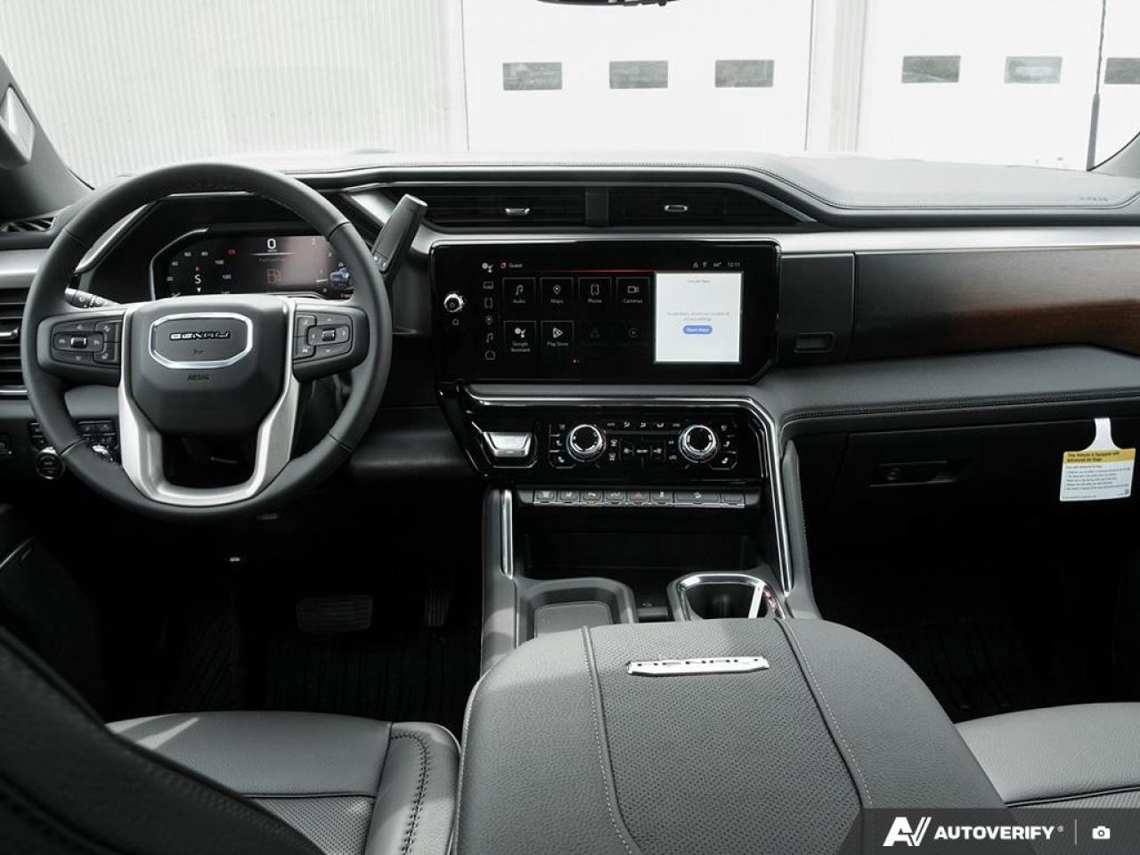 2025 GMC SIERRA 2500HD 4WD Crew Cab Standard Box Denali Photo