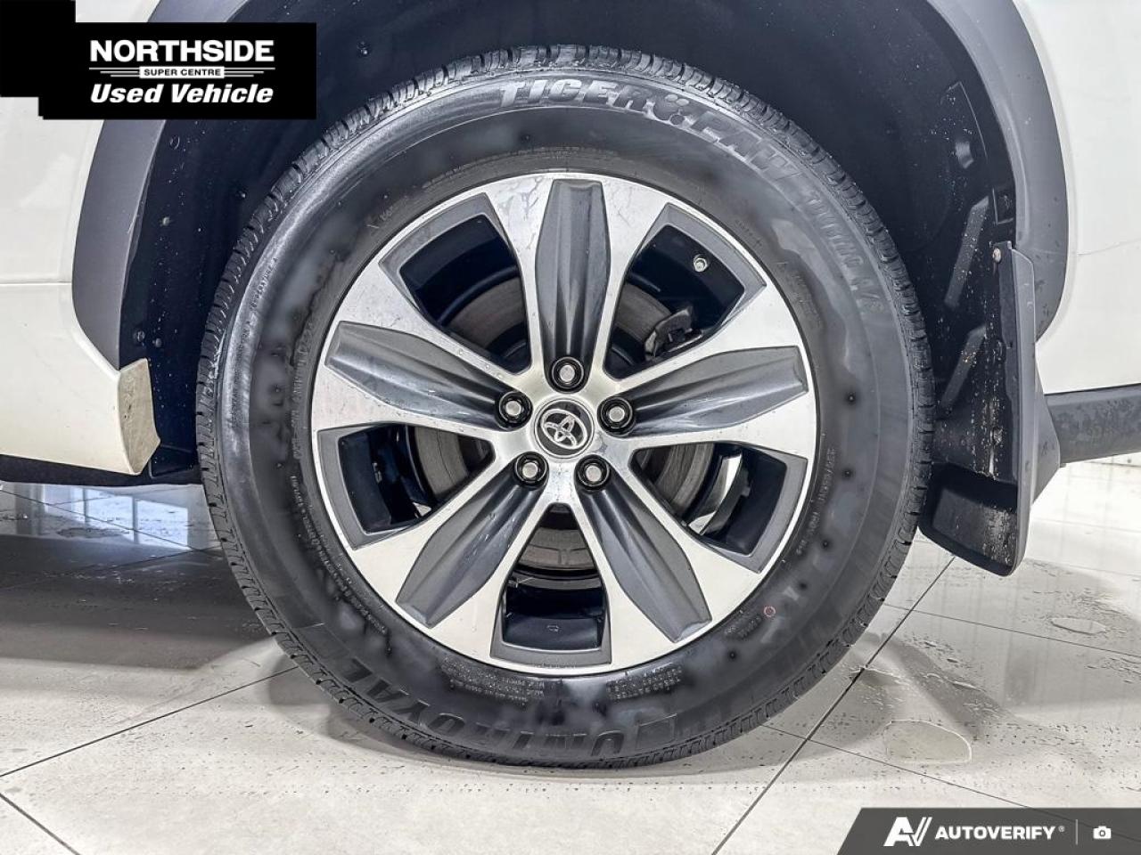 2020 Toyota Highlander XLE 4dr All-wheel Drive Photo
