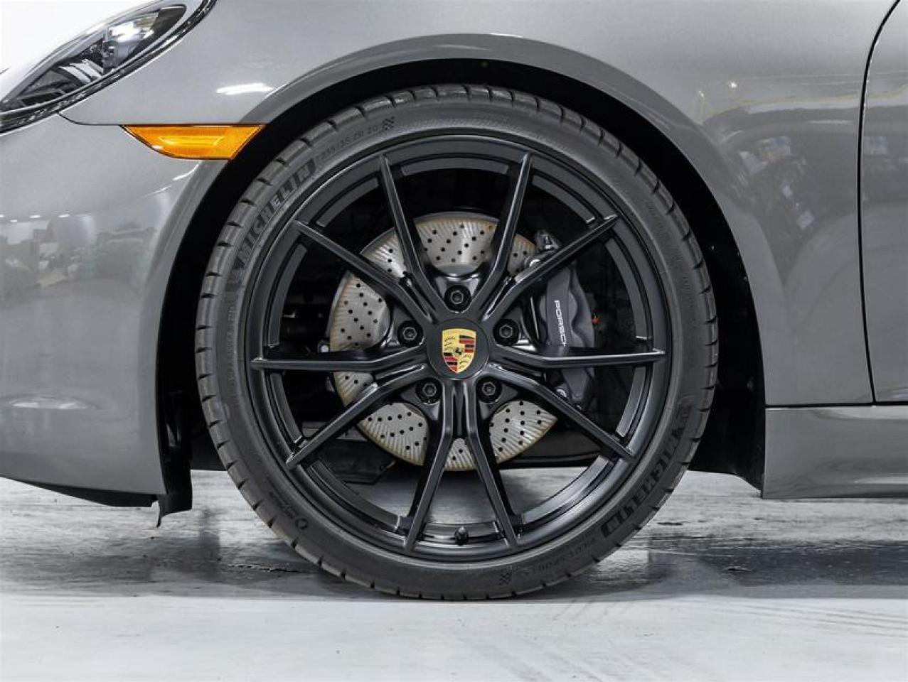 2025 Porsche 718 Cayman  Photo4