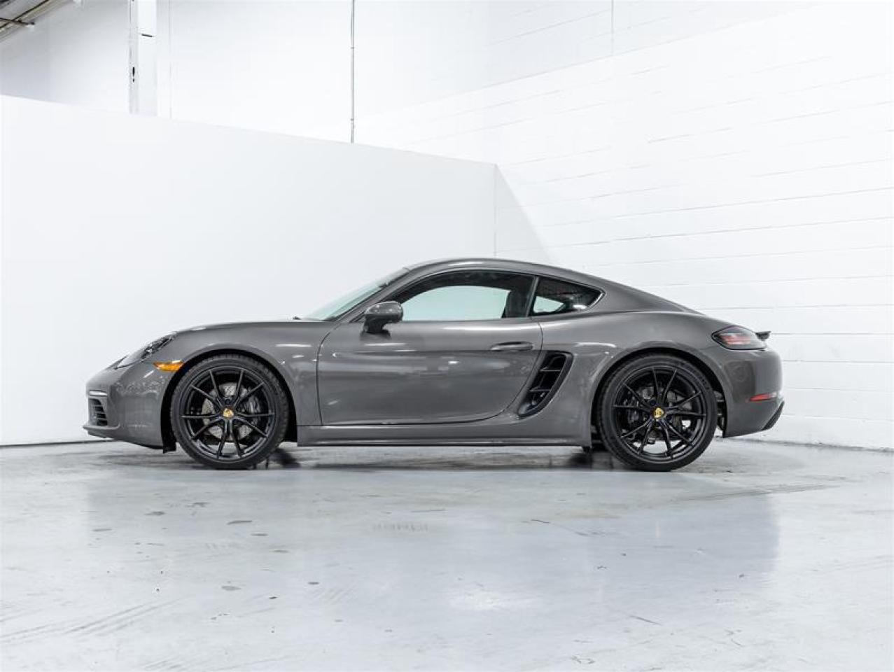 2025 Porsche 718 Cayman  Photo3