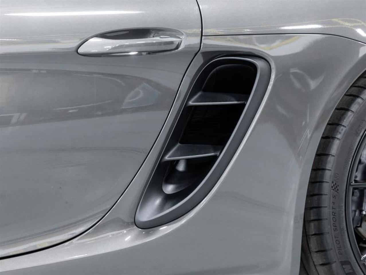 2025 Porsche 718 Cayman  Photo