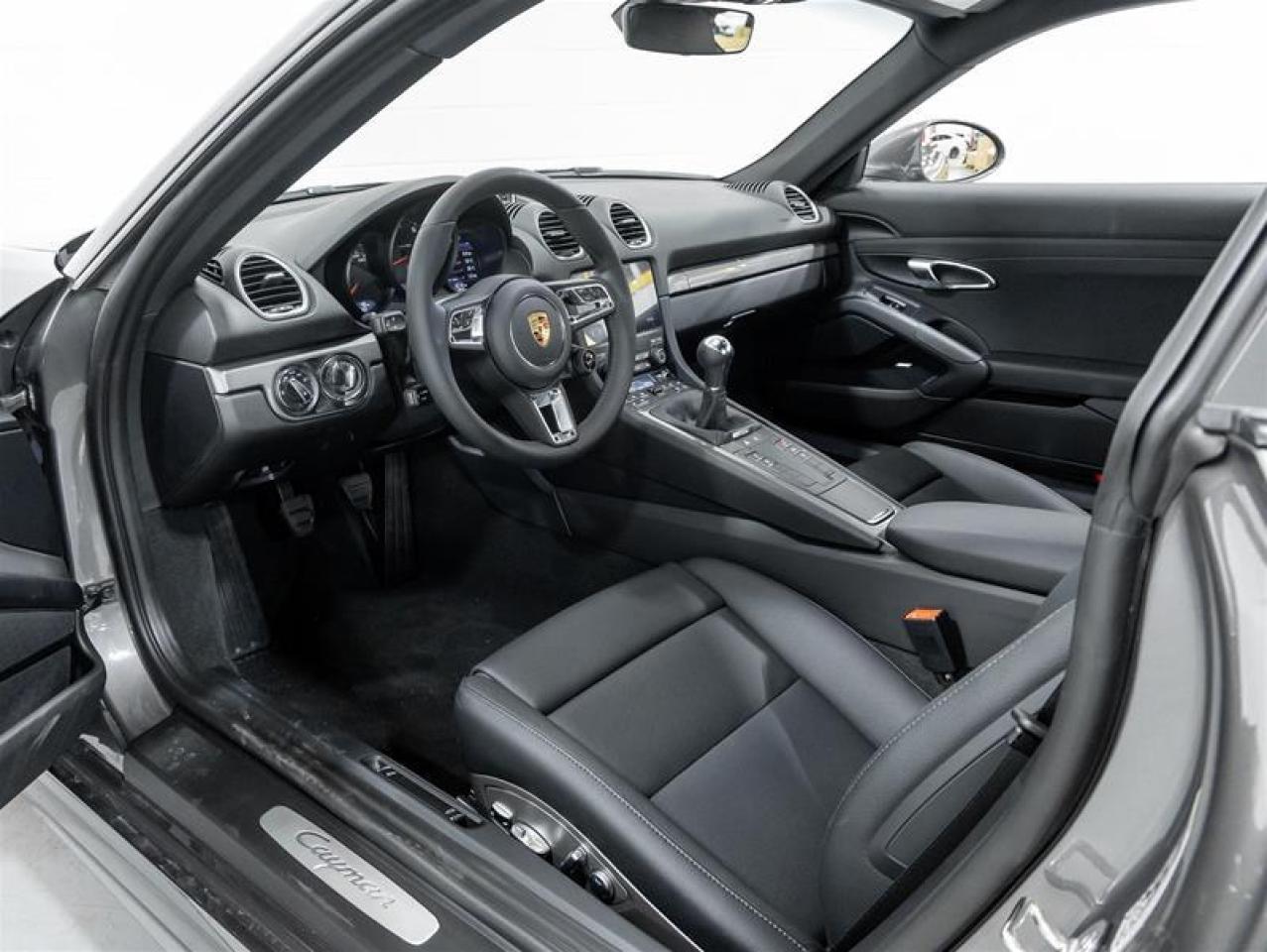 2025 Porsche 718 Cayman  Photo