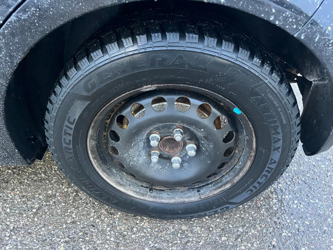 2015 Chevrolet Sonic 5dr HB LT Auto Photo2