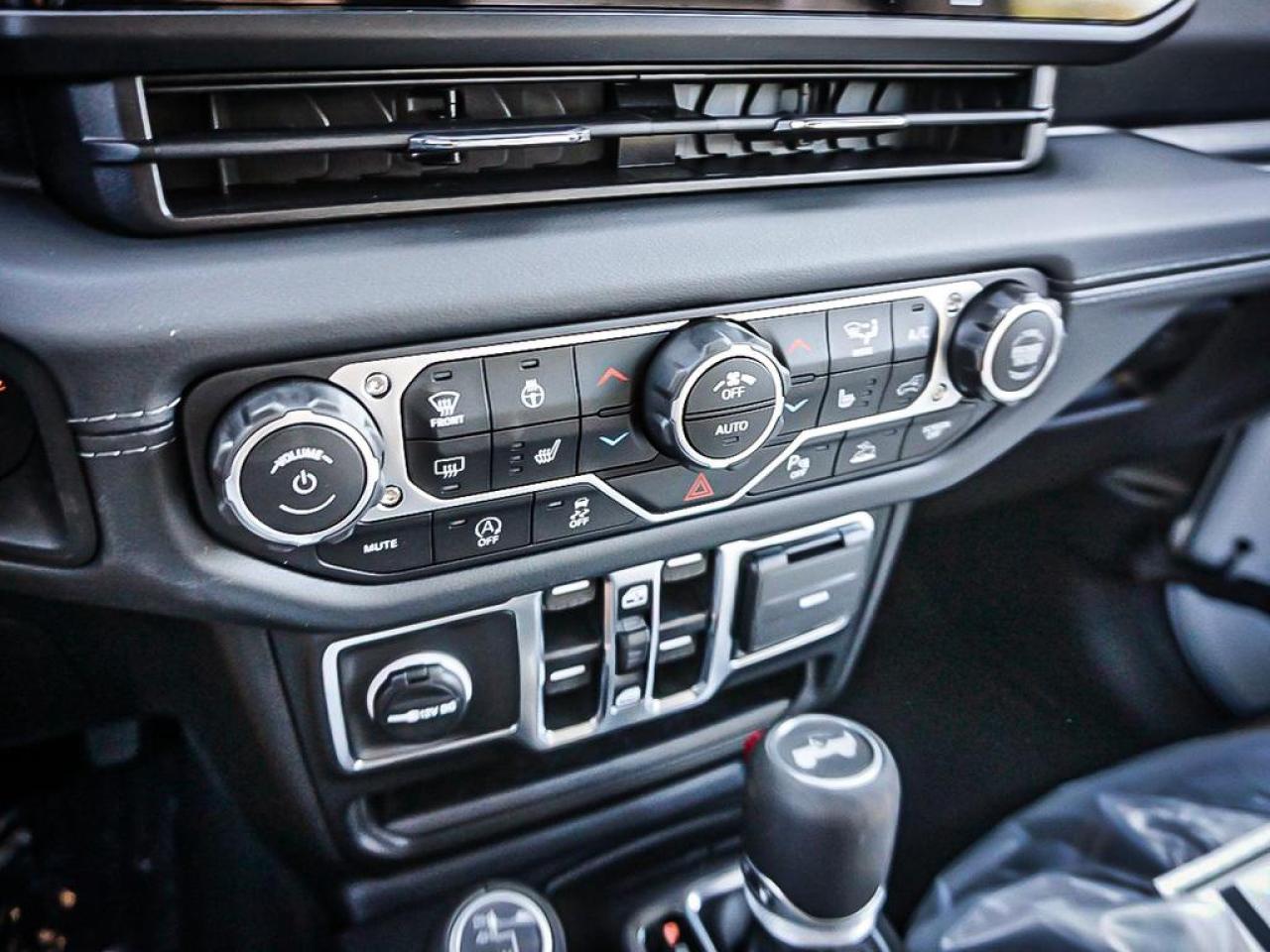 2025 Jeep Wrangler  Photo