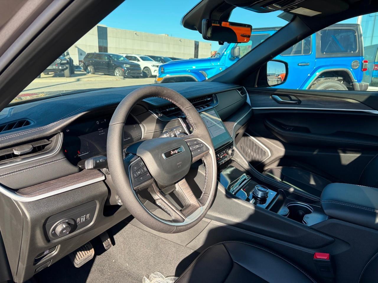 2025 Jeep Grand Cherokee Limited 4dr 4x4 Photo4