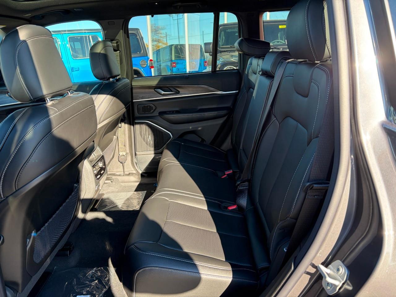 2025 Jeep Grand Cherokee Limited 4dr 4x4 Photo