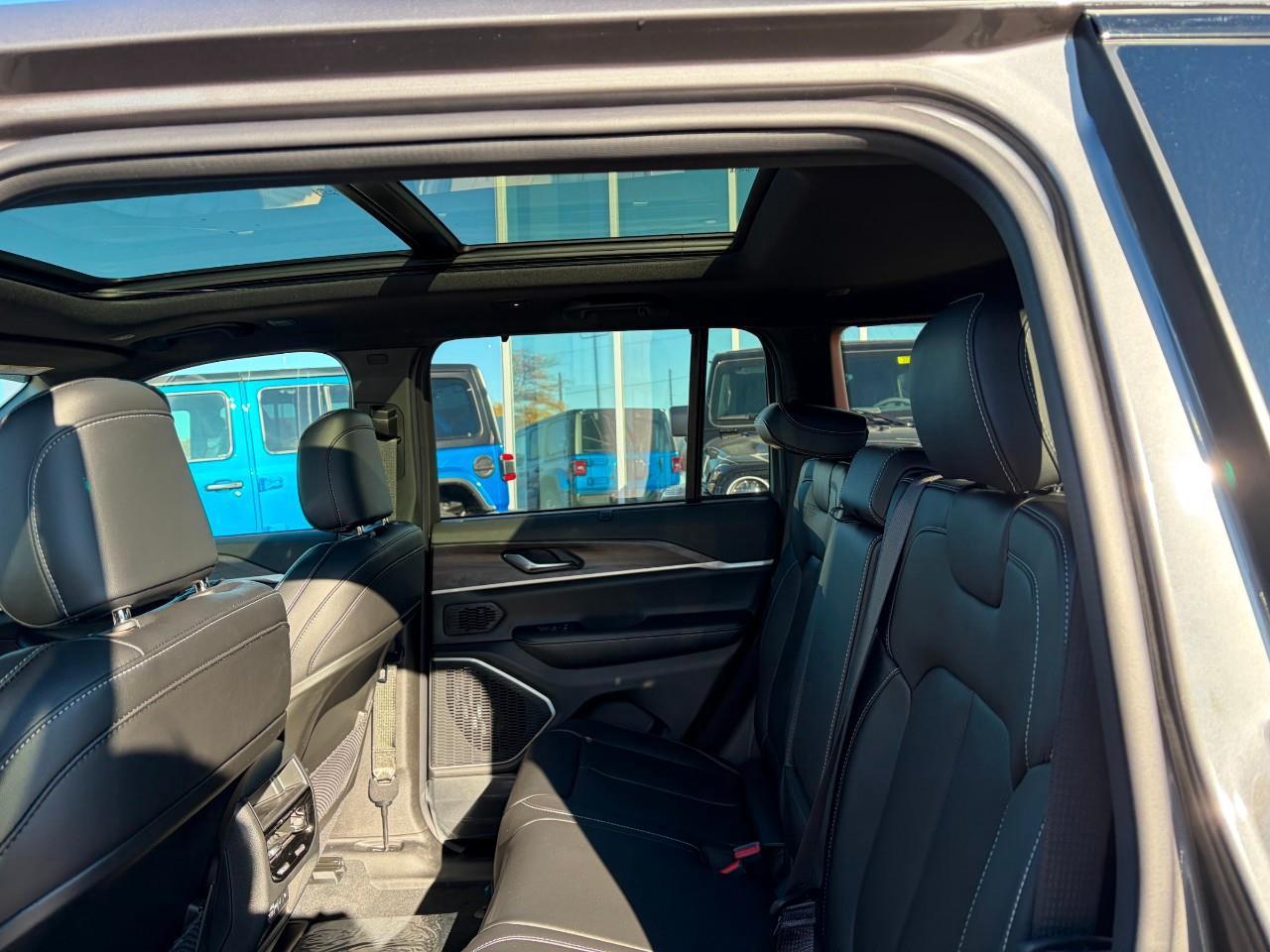 2025 Jeep Grand Cherokee Limited 4dr 4x4 Photo