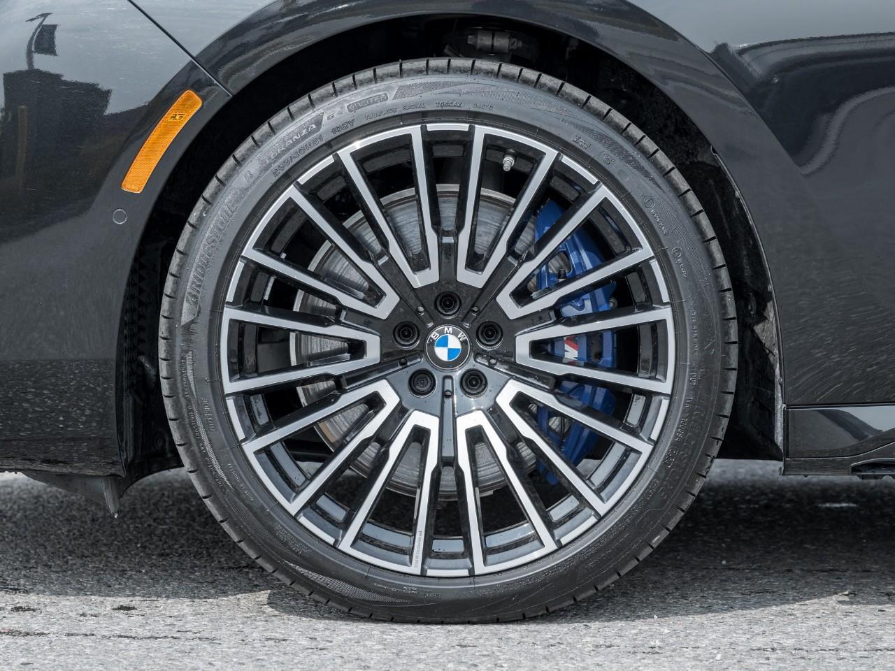 2025 BMW 760 i xDrive 4dr All-Wheel Drive Sedan Photo3