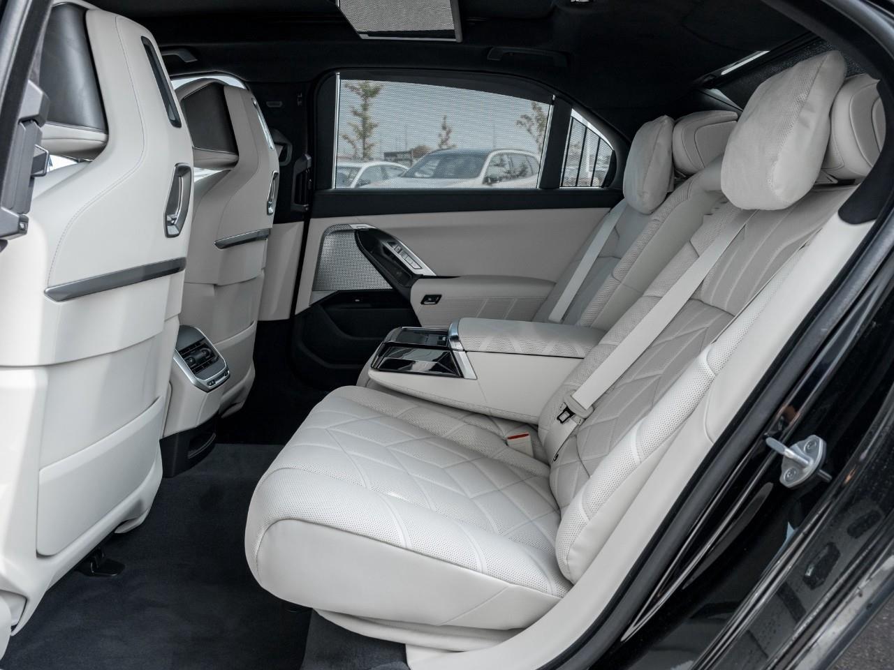 2025 BMW 760 i xDrive 4dr All-Wheel Drive Sedan Photo