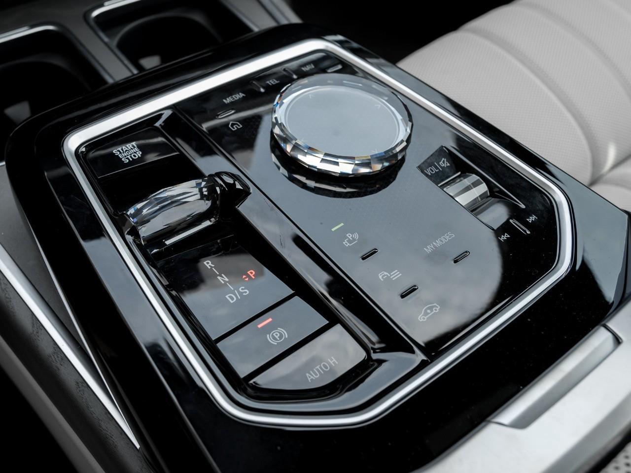 2025 BMW 760 i xDrive 4dr All-Wheel Drive Sedan Photo