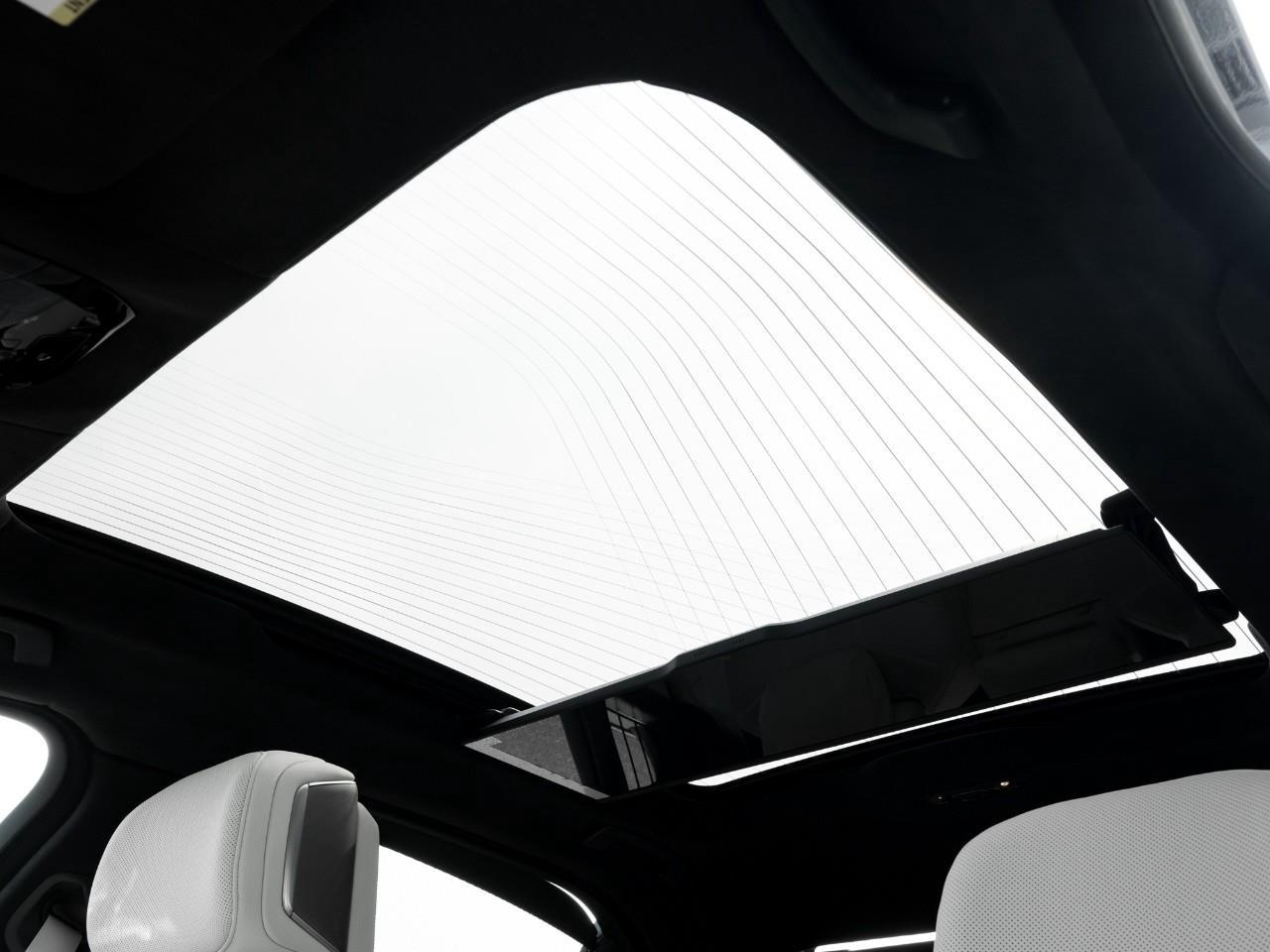 2025 BMW 760 i xDrive 4dr All-Wheel Drive Sedan Photo