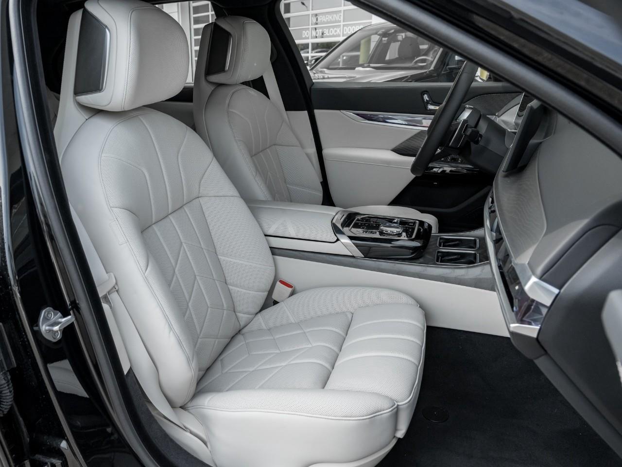 2025 BMW 760 i xDrive 4dr All-Wheel Drive Sedan Photo