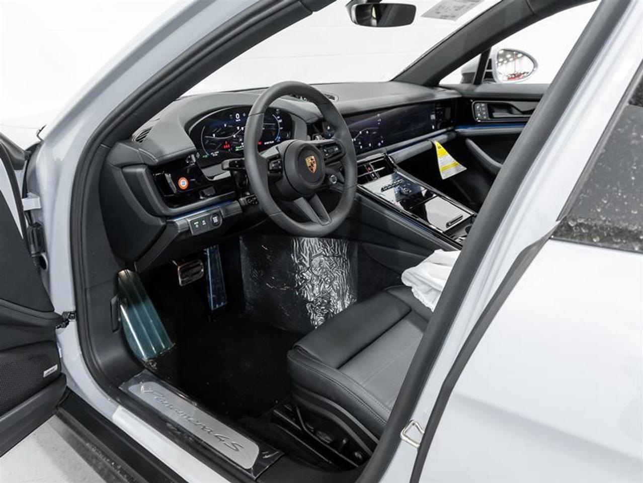 2025 Porsche Panamera  Photo