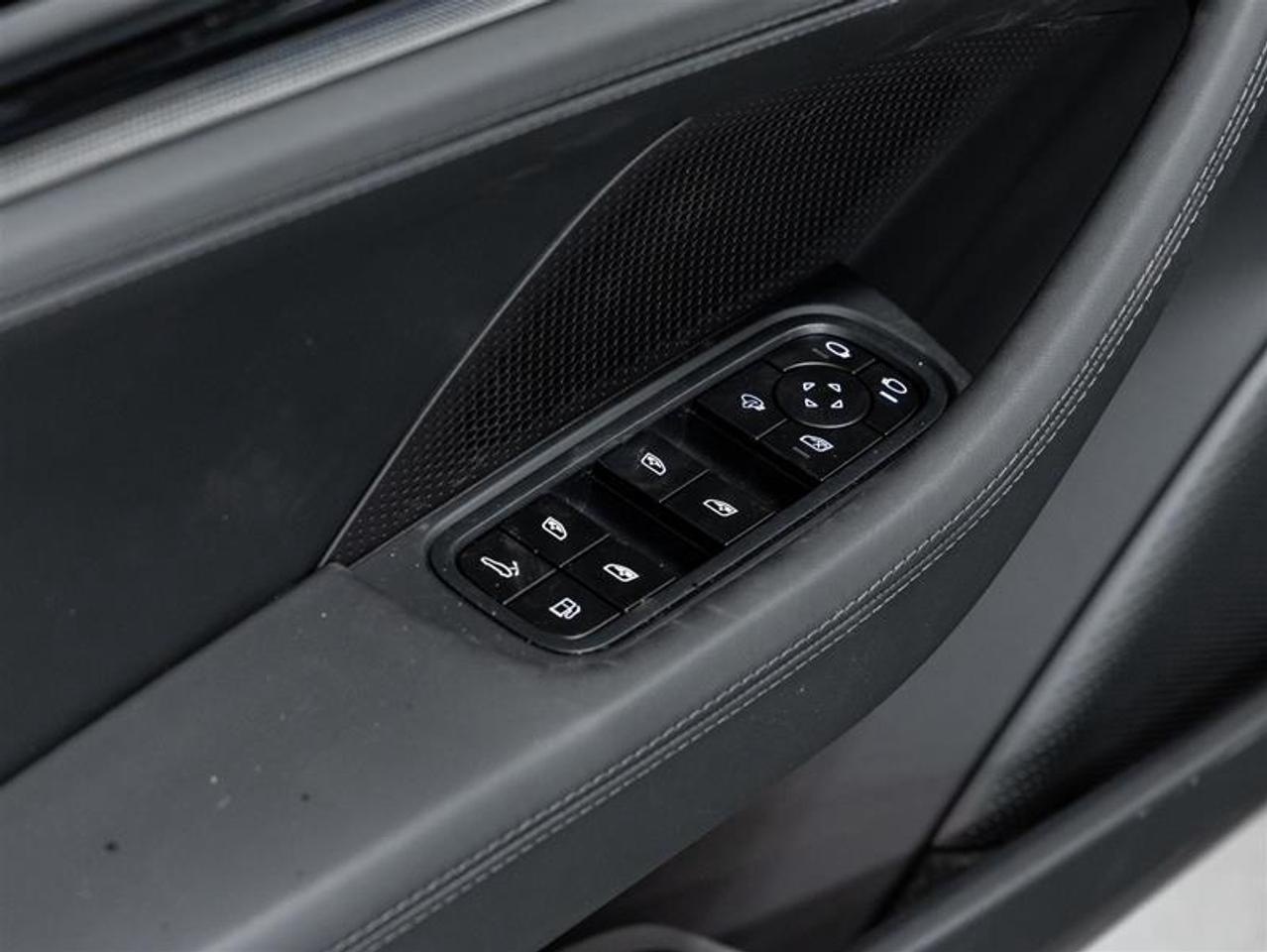 2025 Porsche Panamera  Photo