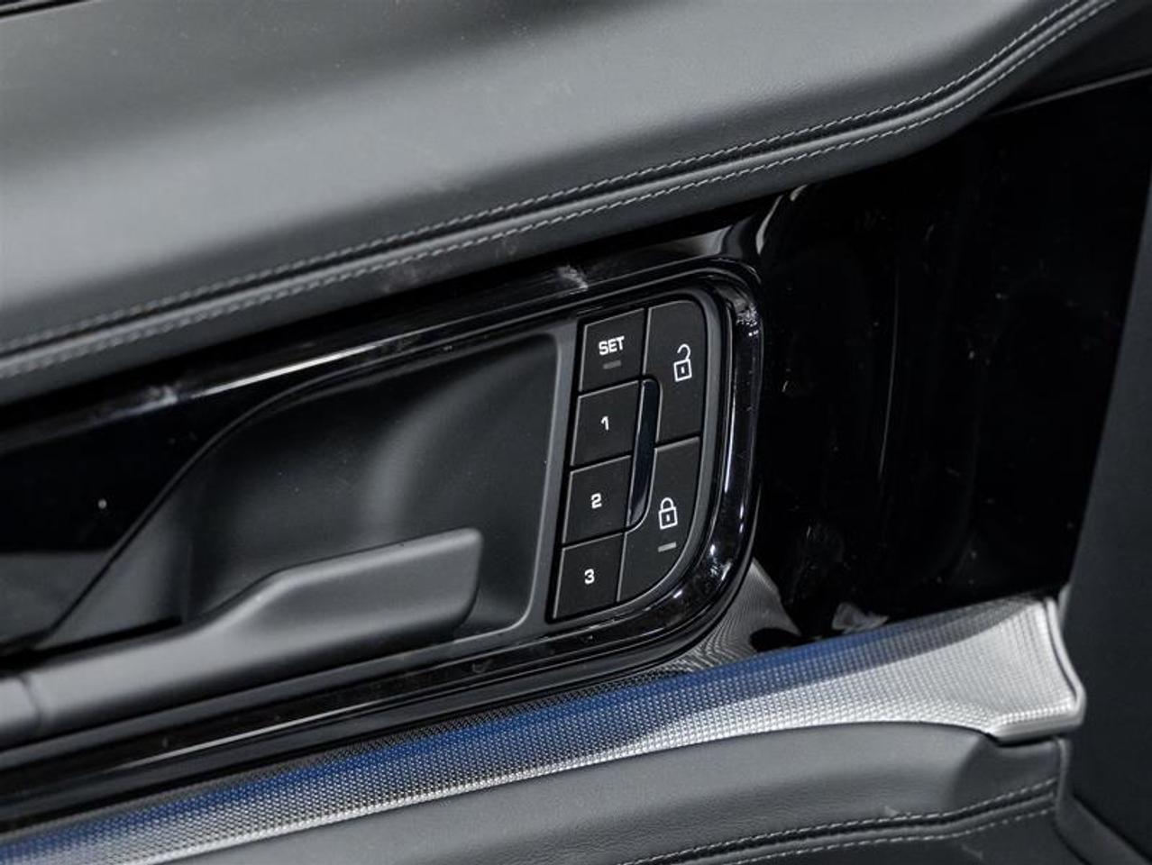 2025 Porsche Panamera  Photo