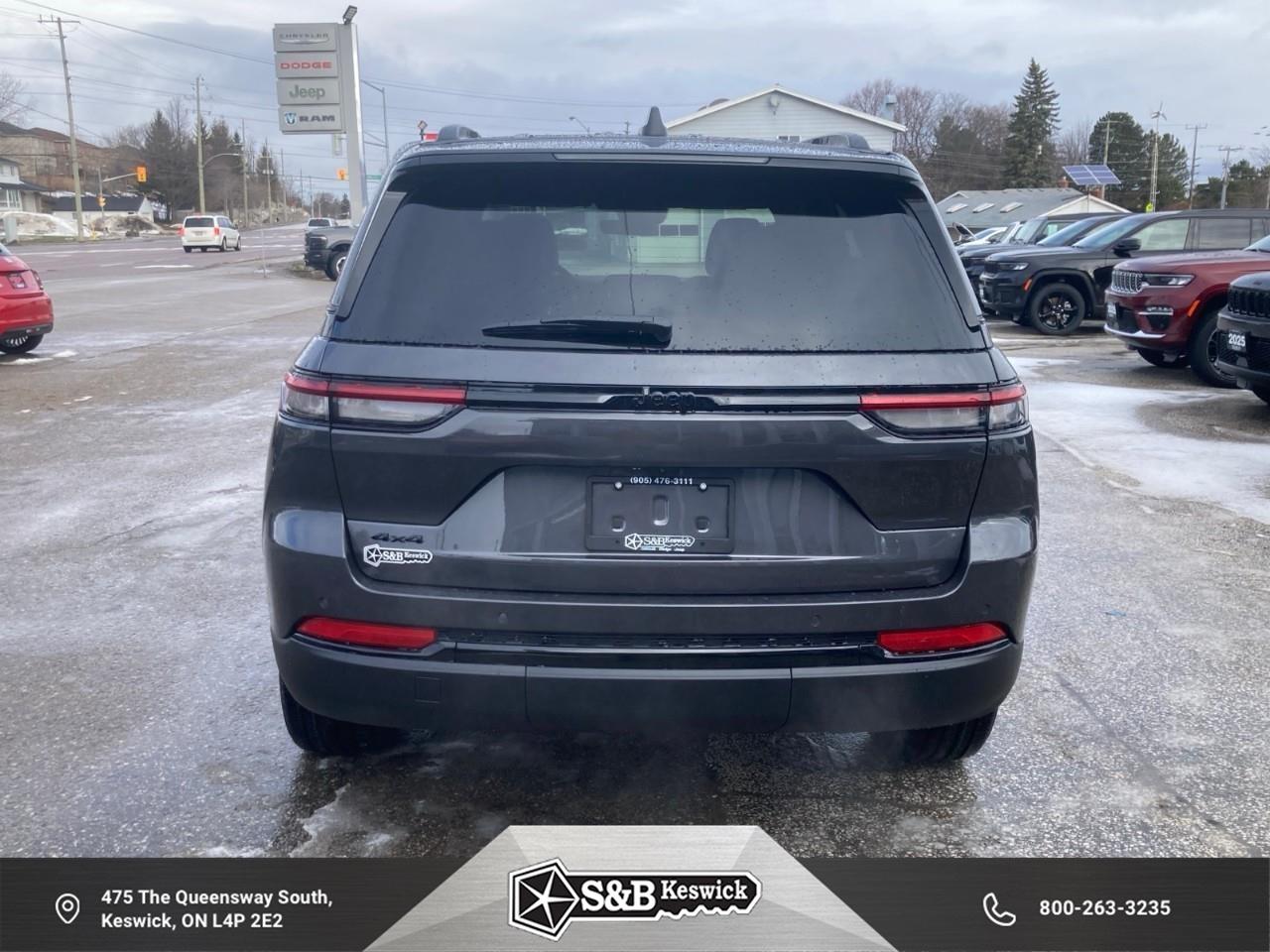 2025 Jeep Grand Cherokee Laredo 4dr 4x4 Photo