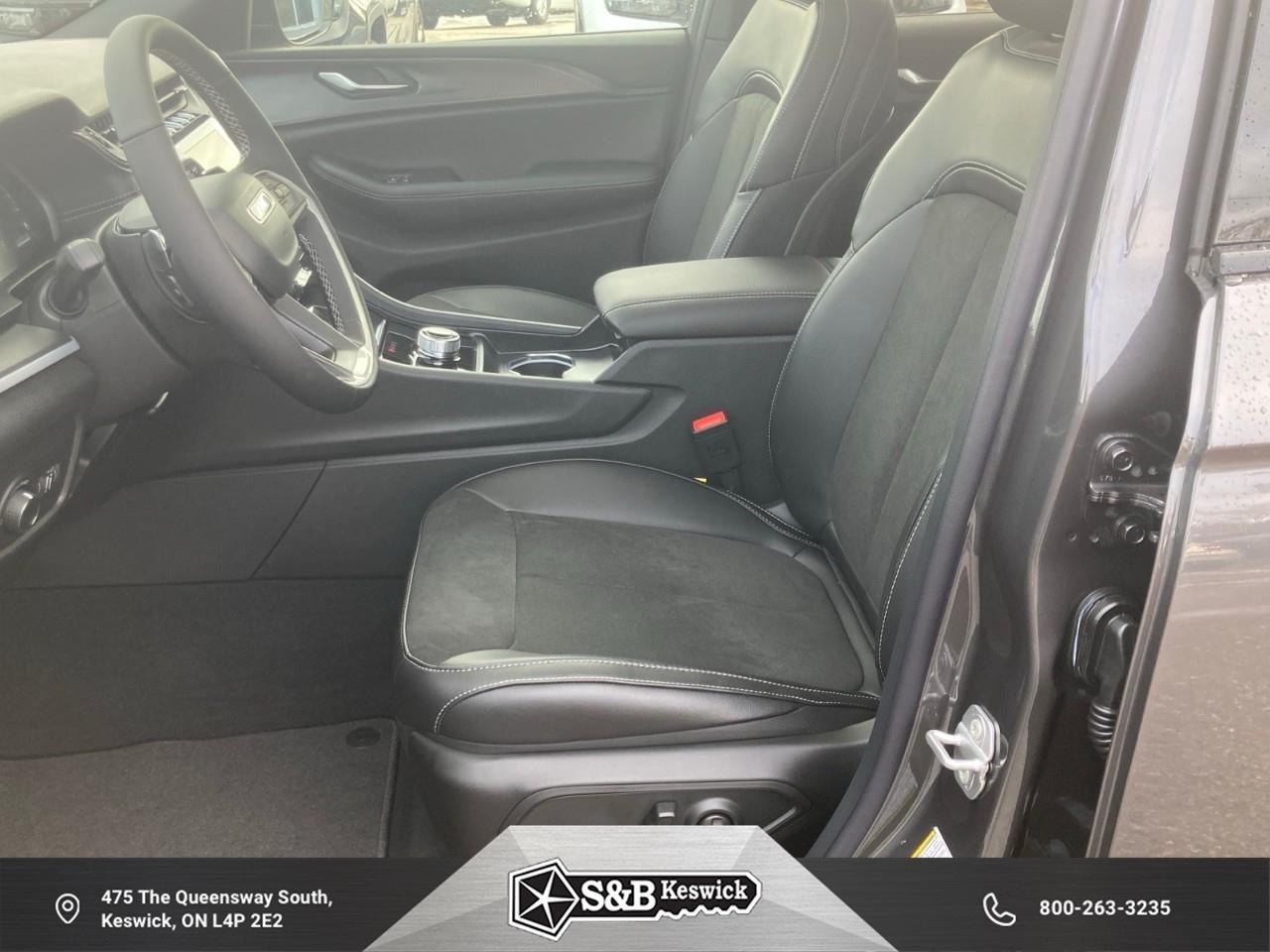 2025 Jeep Grand Cherokee Laredo 4dr 4x4 Photo