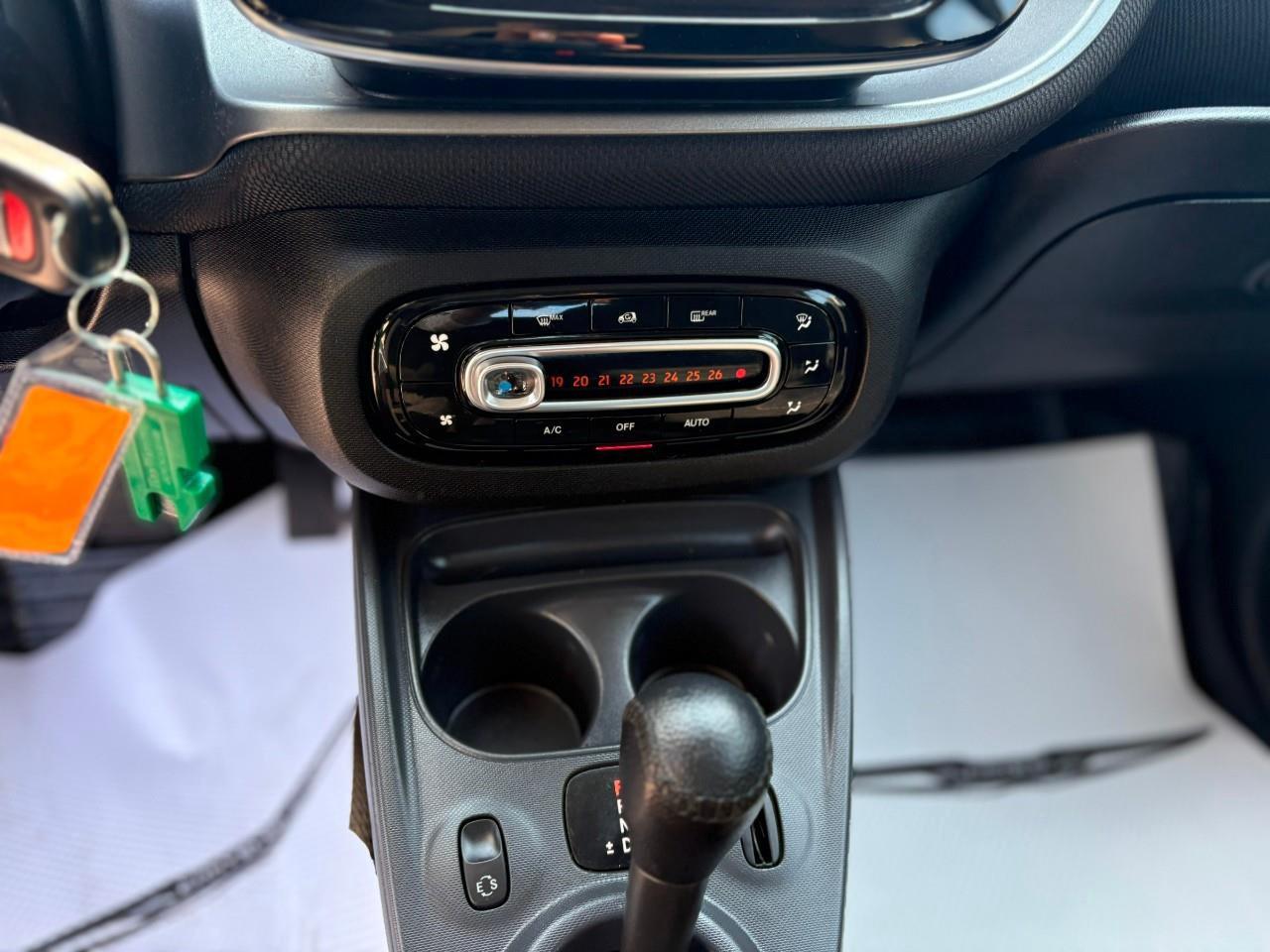 2016 Smart fortwo pure 2dr Coupe Photo