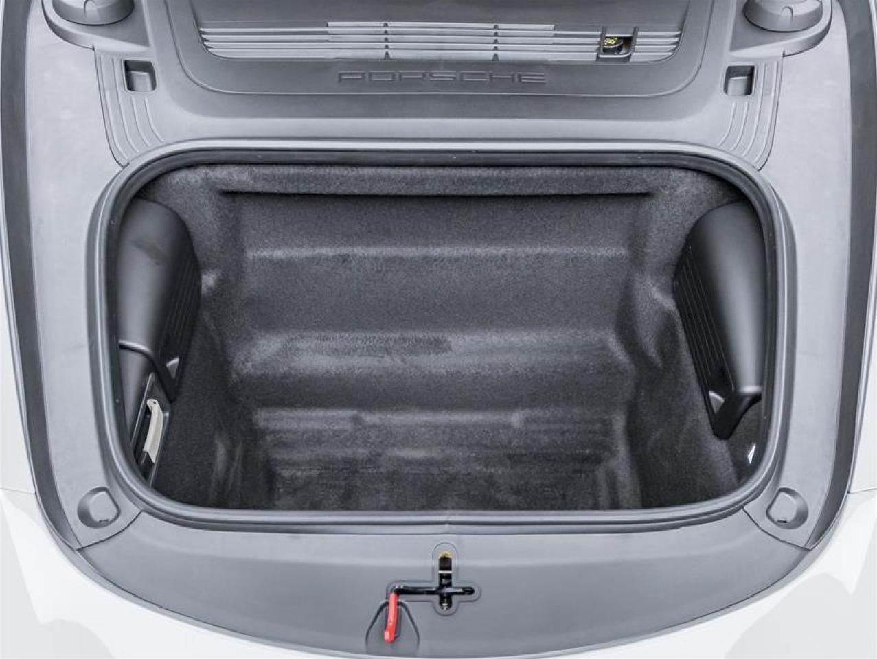2025 Porsche 718 Cayman  Photo4