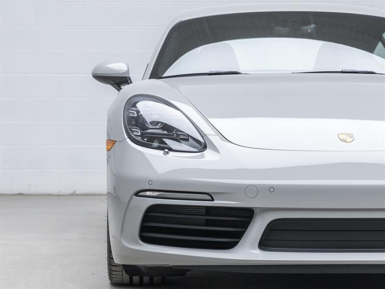 2025 Porsche 718 Cayman  Photo2