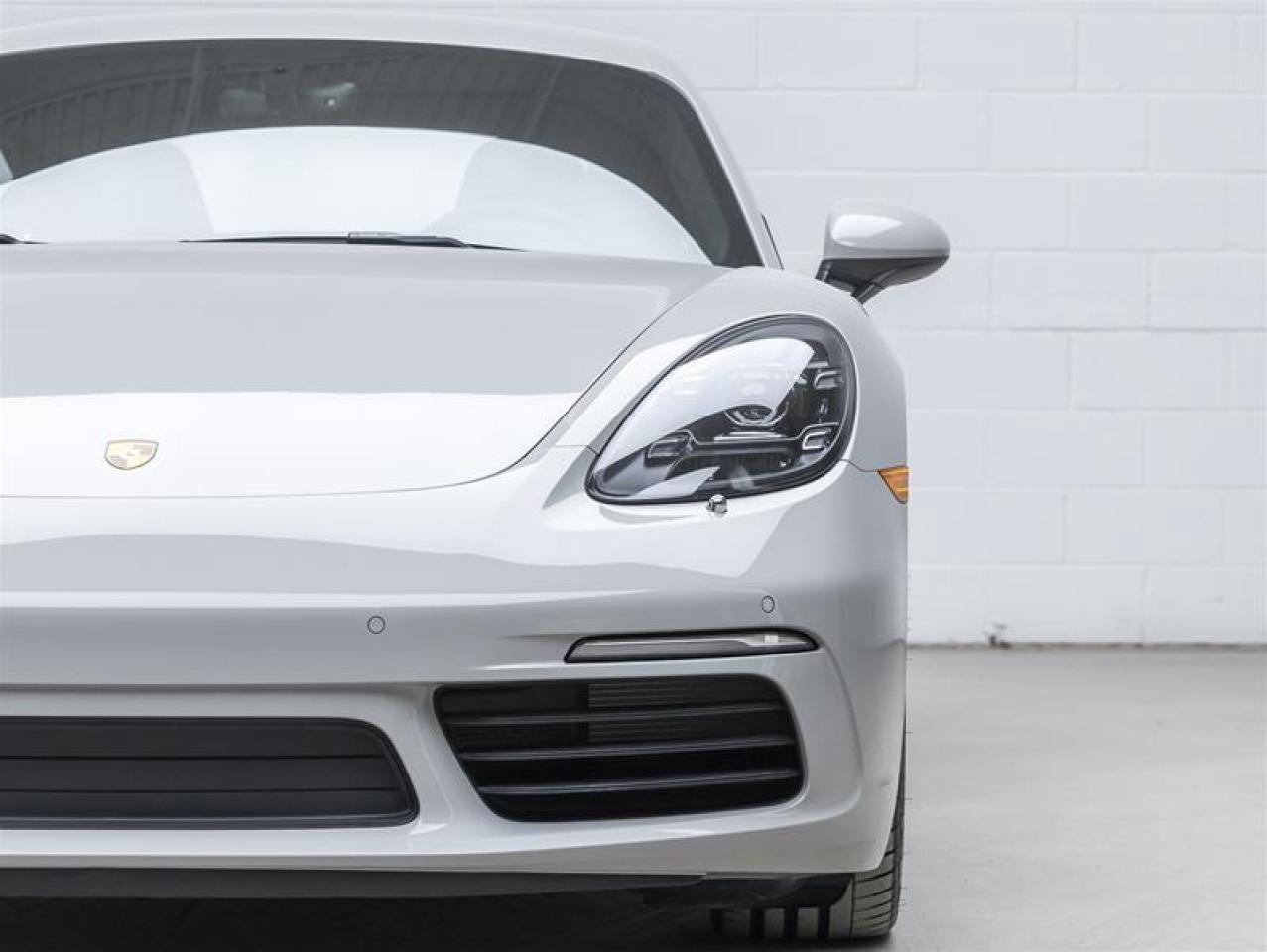 2025 Porsche 718 Cayman  Photo3