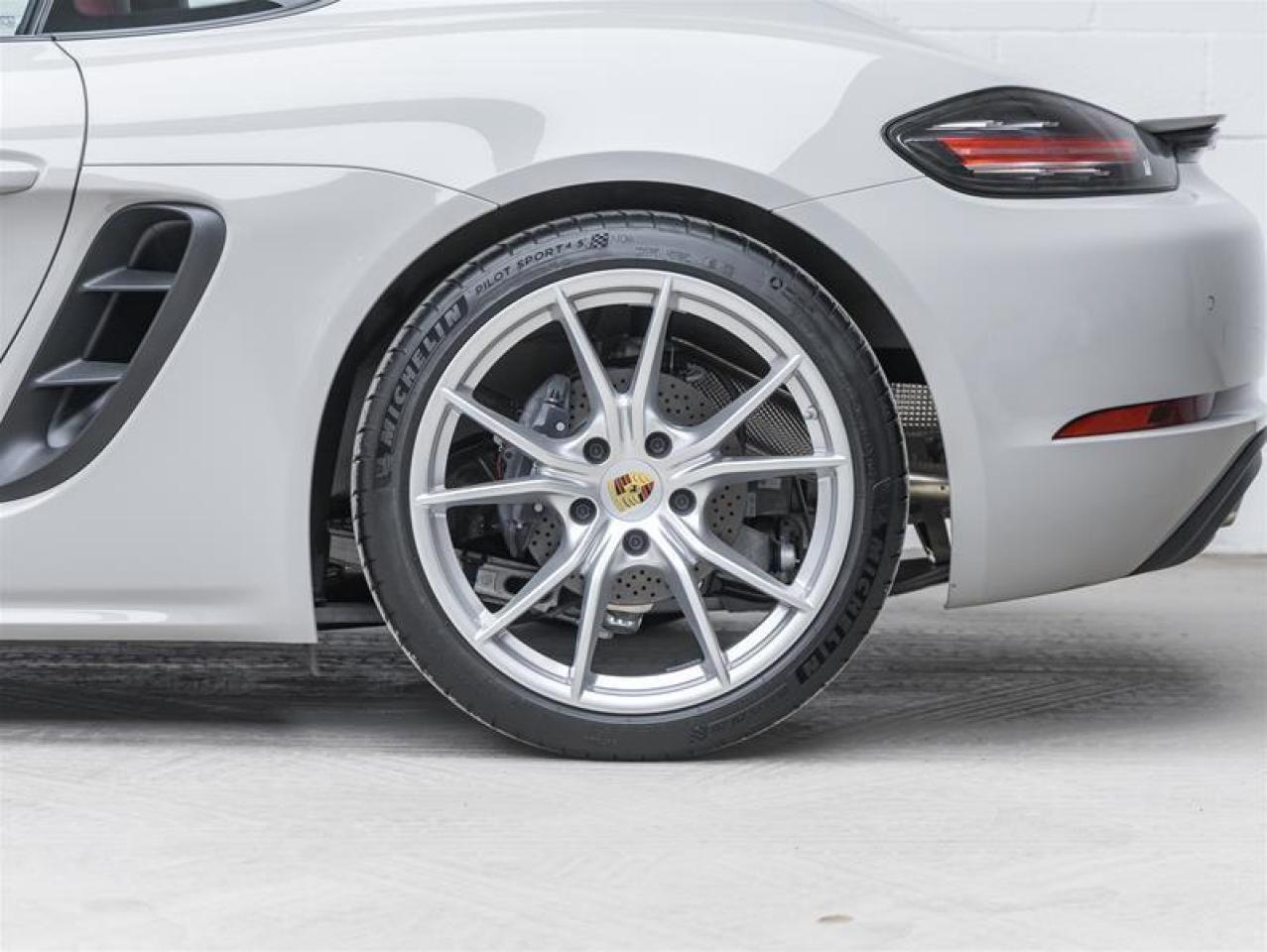 2025 Porsche 718 Cayman  Photo