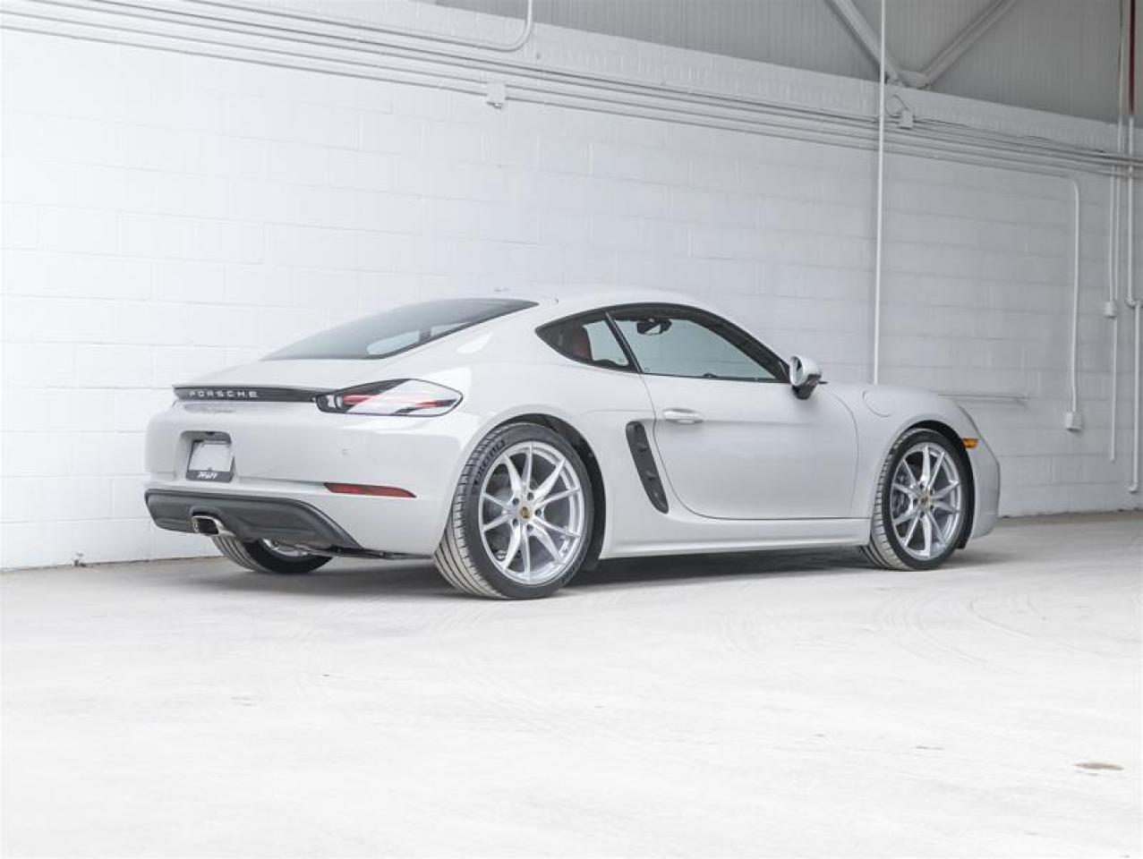 2025 Porsche 718 Cayman  Photo