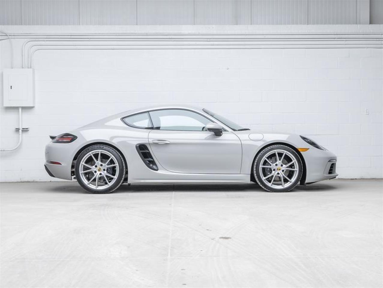 2025 Porsche 718 Cayman  Photo