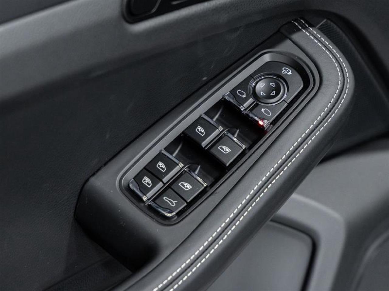 2025 Porsche Macan  Photo