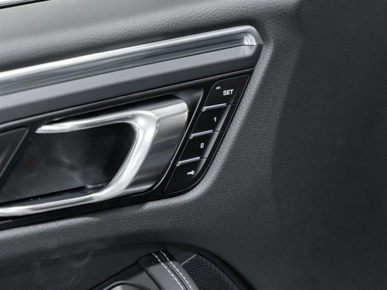 2025 Porsche Macan  Photo