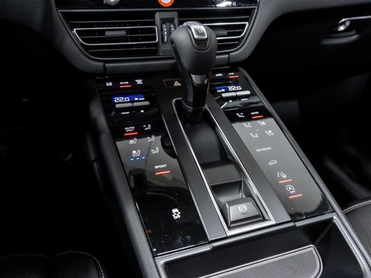 2025 Porsche Macan  Photo