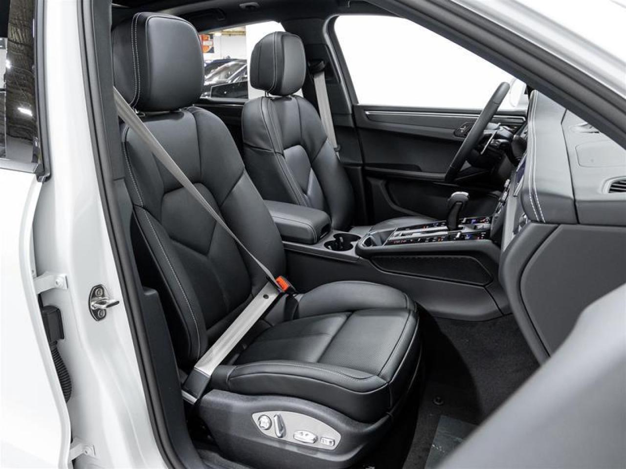 2025 Porsche Macan  Photo