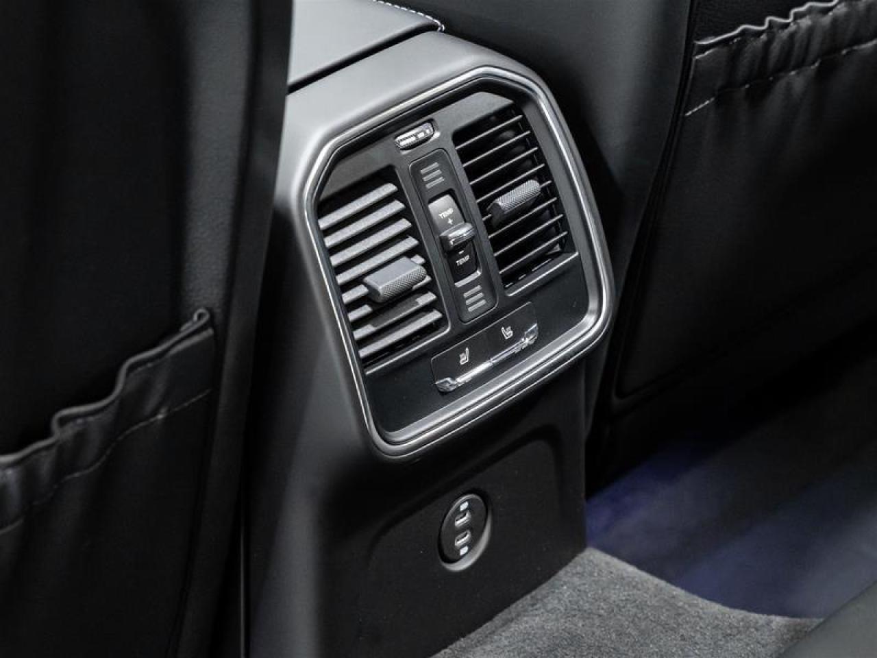 2025 Porsche Macan  Photo