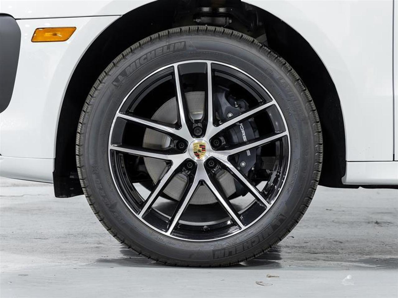 2025 Porsche Macan  Photo4