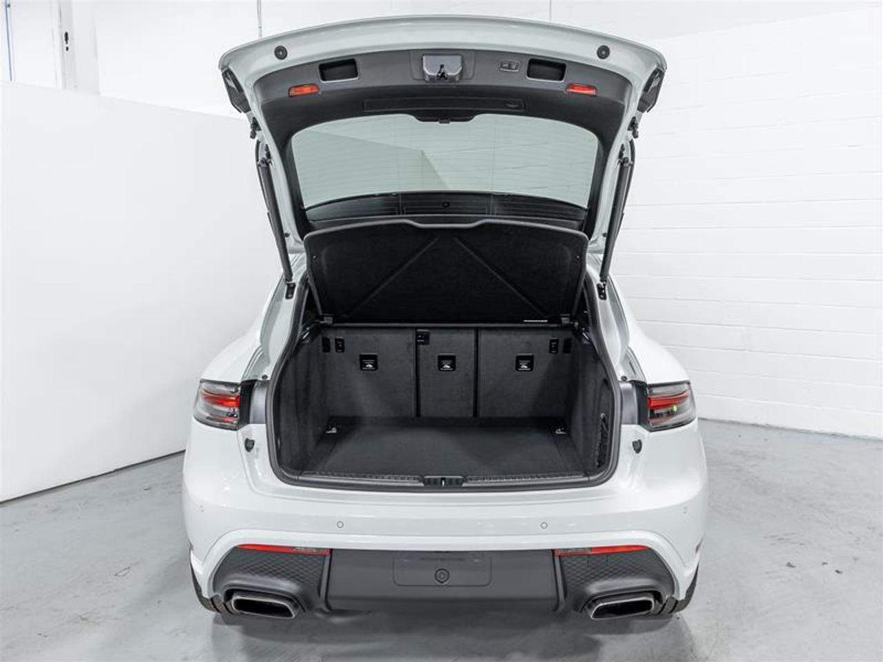 2025 Porsche Macan  Photo