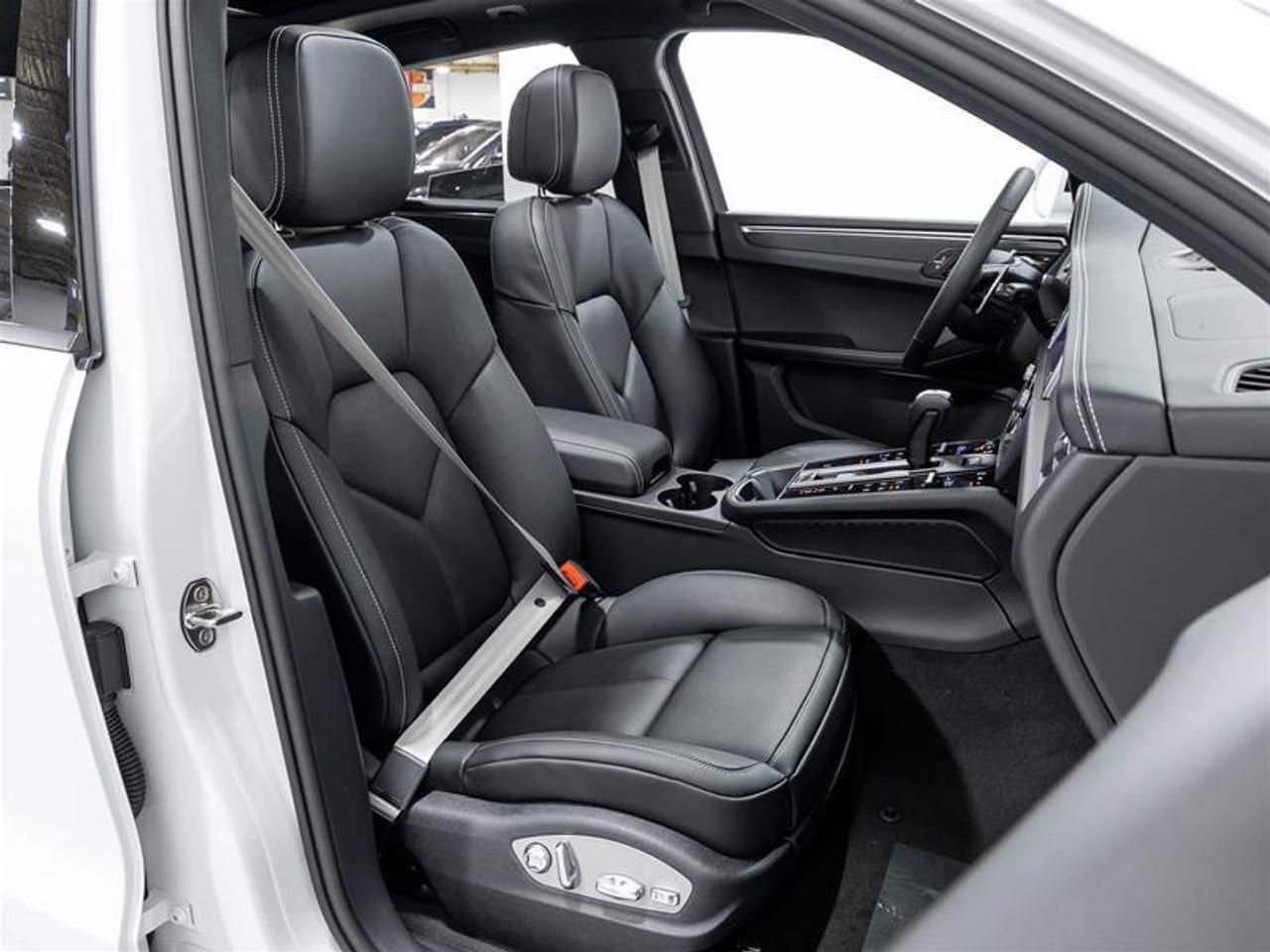 2025 Porsche Macan  Photo