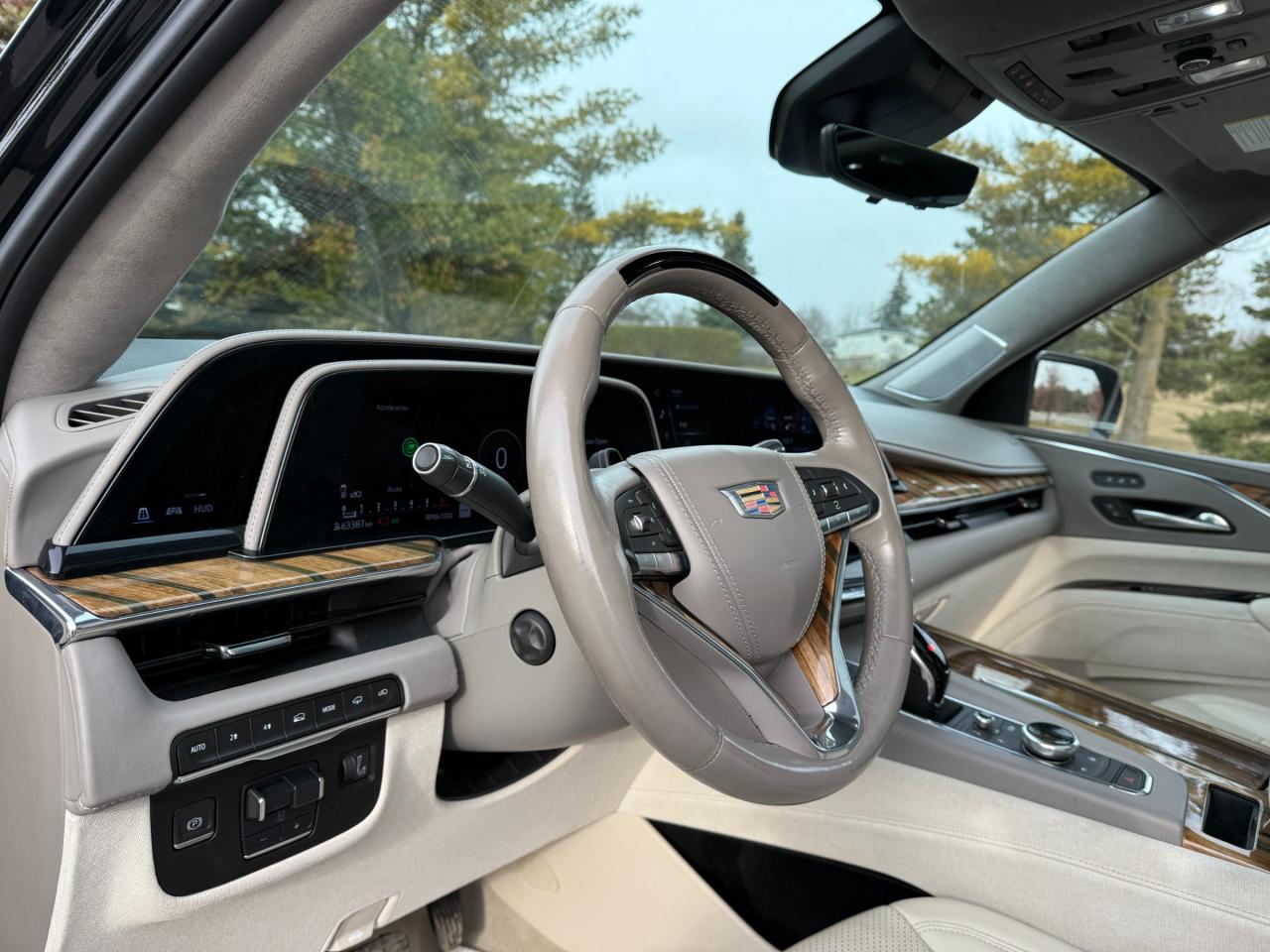 2022 Cadillac Escalade ESV Sport Platinum 4x4 Photo2