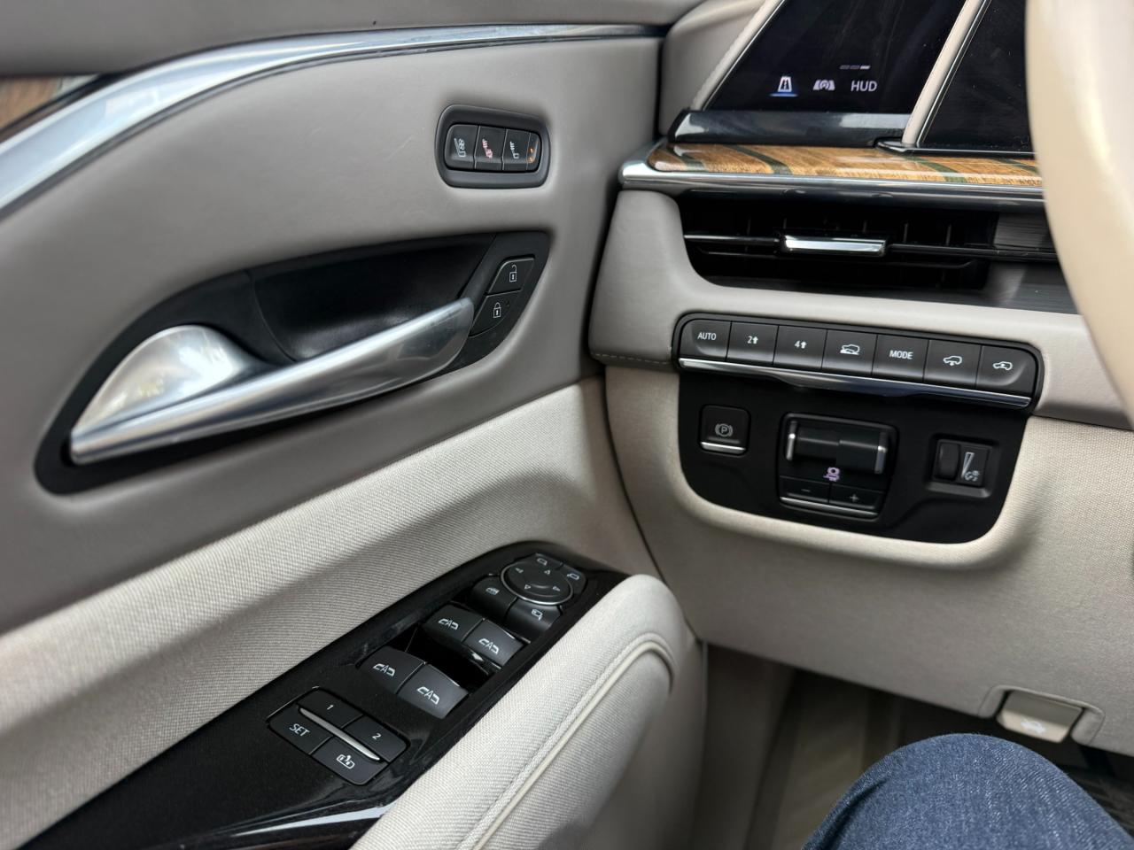 2022 Cadillac Escalade ESV Sport Platinum 4x4 Photo